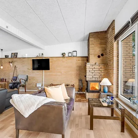 Feriehus Cozy In Veslos With House Sea View Oslos